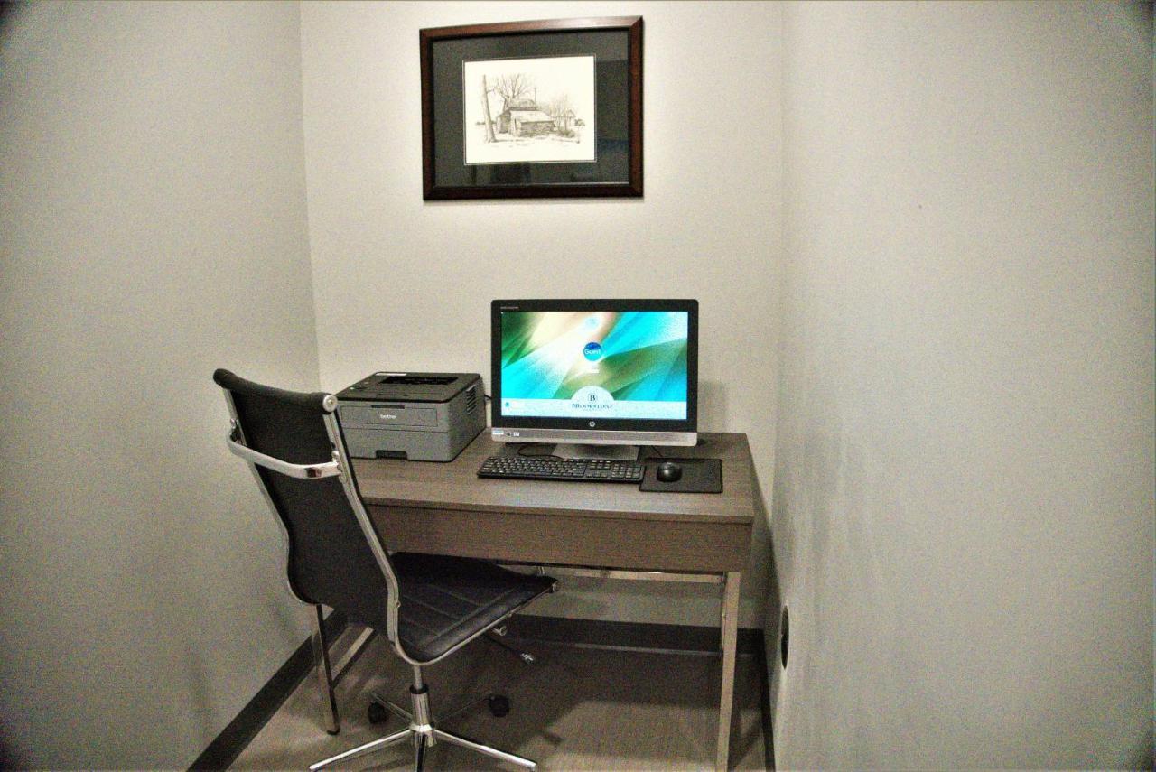 Brookstone Inn & Suites 道奇堡 外观 照片